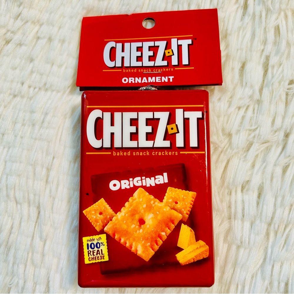 Ruz Cheez-It Ornament Cheez-It
Baked Snack Crackers- Food Craft Projects-Red - Picture 1 of 4